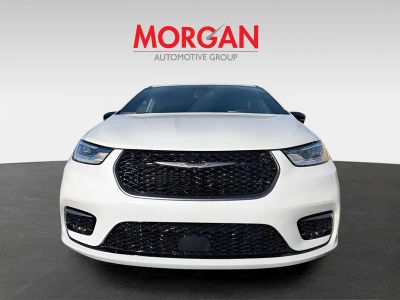 2026 Chrysler Pacifica — photo 8 view