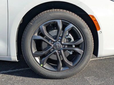 2026 Chrysler Pacifica — photo 11 view