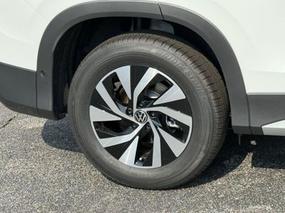 2025 Volkswagen Tiguan - Photo 4
