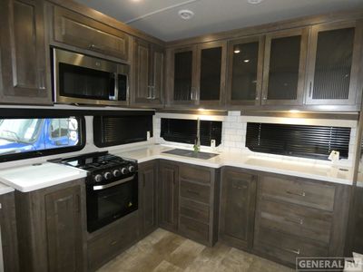 2023 Forest River Rockwood Signature — photo 7 view
