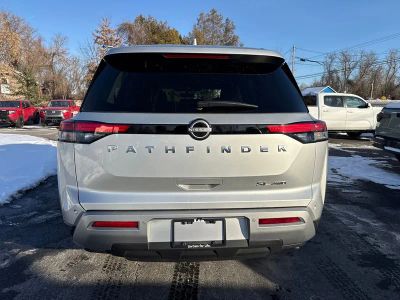 2025 Nissan Pathfinder SL - Photo 9