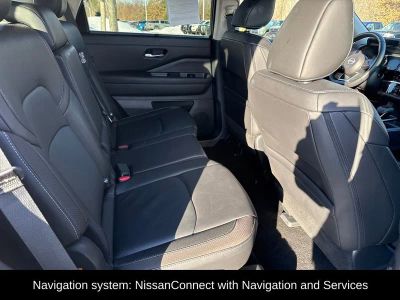 2025 Nissan Pathfinder SL - Photo 15