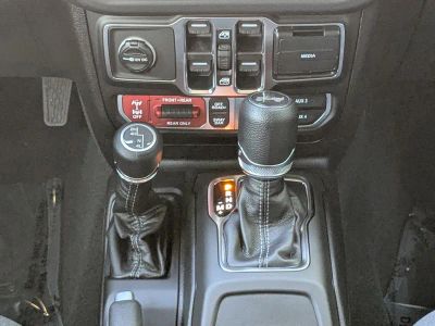 2026 Jeep Wrangler — photo 17 view