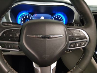 2023 Chrysler Pacifica — photo 12 view