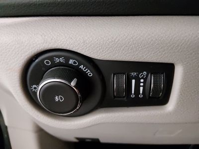 2023 Chrysler Pacifica — photo 13 view