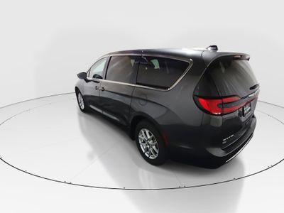 2023 Chrysler Pacifica — detail view