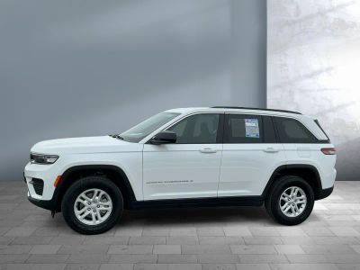 2024 Jeep Grand Cherokee — rear three-quarter view