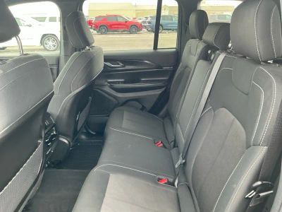 2024 Jeep Grand Cherokee — photo 16 view