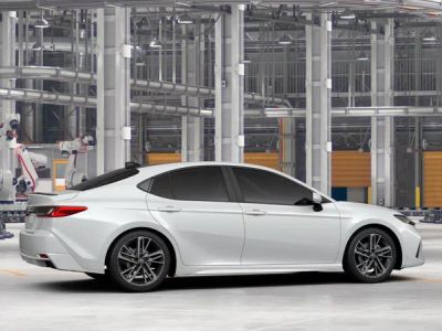 2026 Toyota Camry - Photo 13