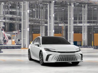 2026 Toyota Camry - Photo 18