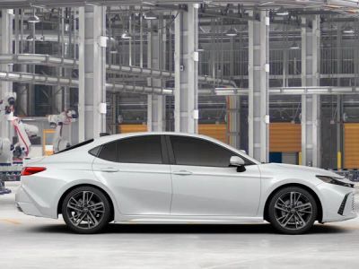 2026 Toyota Camry - Photo 14