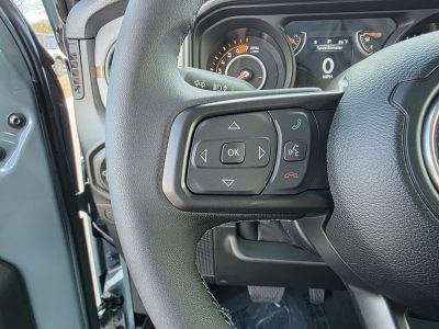 2026 Jeep Wrangler — photo 18 view