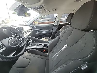 2022 Hyundai Elantra - Photo 2