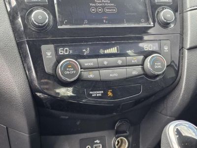 2019 Nissan Rogue — photo 18 view