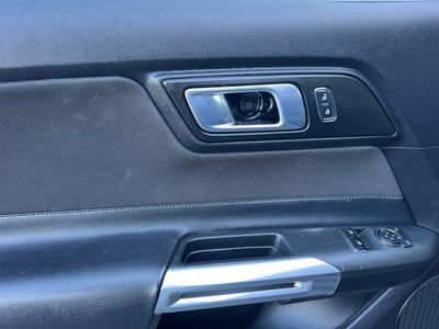 2018 Ford Mustang - Photo 12