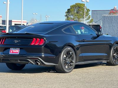 2018 Ford Mustang - Photo 2