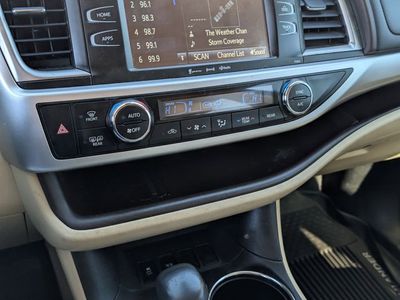 2019 Toyota Highlander — photo 13 view