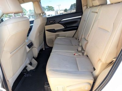 2019 Toyota Highlander — photo 22 view