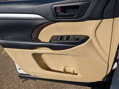 2019 Toyota Highlander — photo 19 view