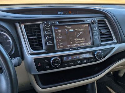 2019 Toyota Highlander — photo 10 view