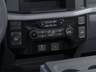 2025 Ford Chassis Cab — photo 15 view