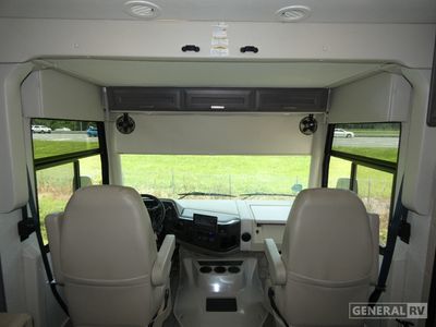 2024 Thor Motor Coach Miramar - Photo 13