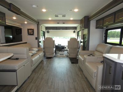 2024 Thor Motor Coach Miramar - Photo 6