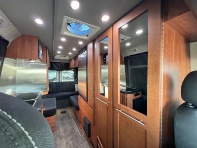 2020 Roadtrek ZION — photo 9 view