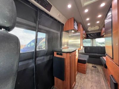 2020 Roadtrek ZION — detail view