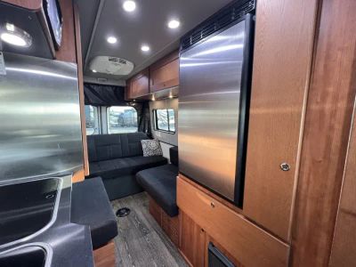 2020 Roadtrek ZION — photo 10 view