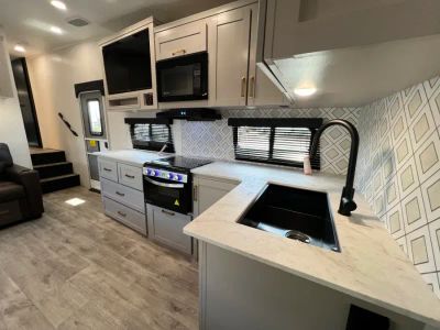 2027 Jayco SUNDANCE XLT — photo 8 view