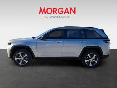2026 Jeep Grand Cherokee — engine compartment view