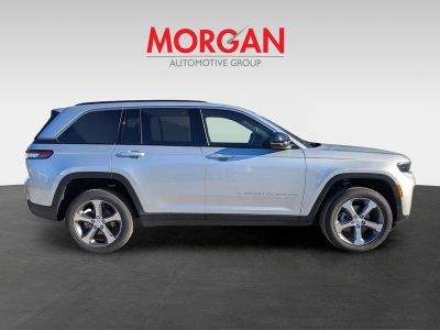 2026 Jeep Grand Cherokee — side profile view