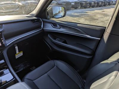 2026 Jeep Grand Cherokee — photo 18 view