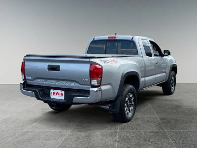 2016 Toyota Tacoma — detail view