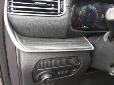 2024 Jeep Wagoneer L - Photo 13