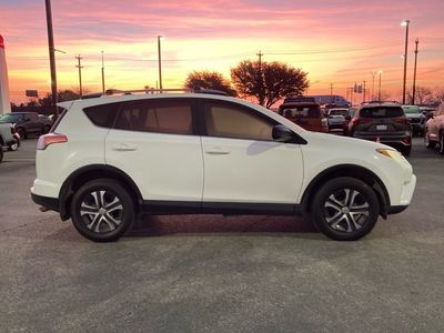 2018 Toyota RAV4 - Photo 4