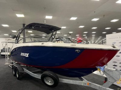 2025 Yamaha BXT1800ELBBG - Photo 1