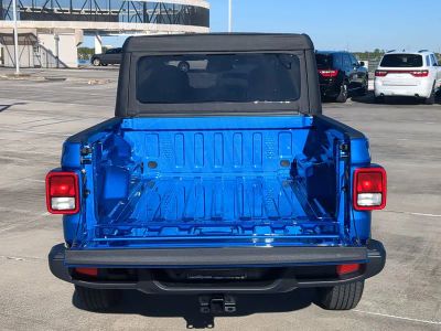 2026 Jeep Gladiator — photo 14 view