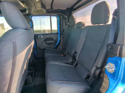 2026 Jeep Gladiator — photo 15 view