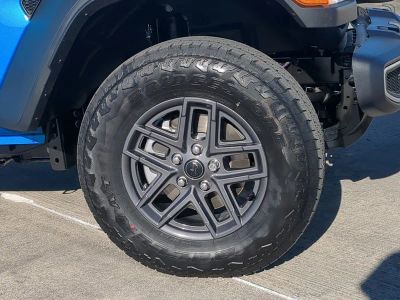 2026 Jeep Gladiator — photo 11 view