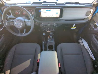 2026 Jeep Gladiator — photo 16 view
