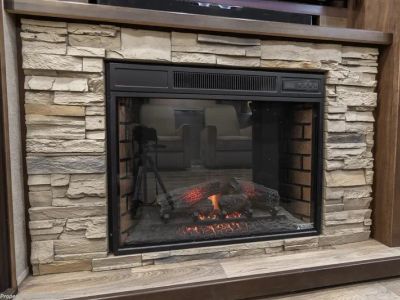 2017 Keystone Montana Legacy - Photo 9