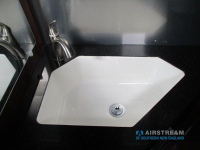 2016 Airstream Classic - Photo 48