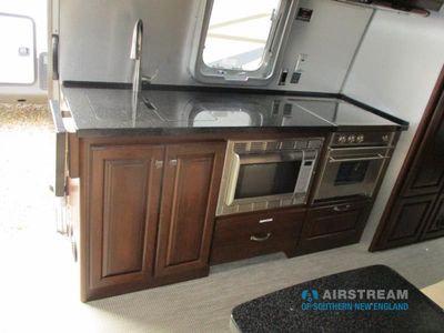 2016 Airstream Classic - Photo 17