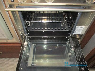 2016 Airstream Classic - Photo 21