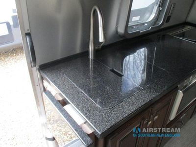2016 Airstream Classic - Photo 23