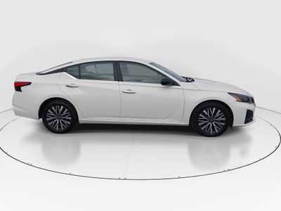 2025 Nissan Altima — photo 8 view