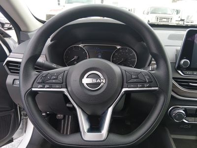 2025 Nissan Altima — photo 12 view