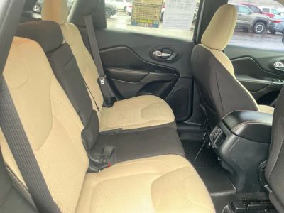 2016 Jeep Cherokee — photo 18 view